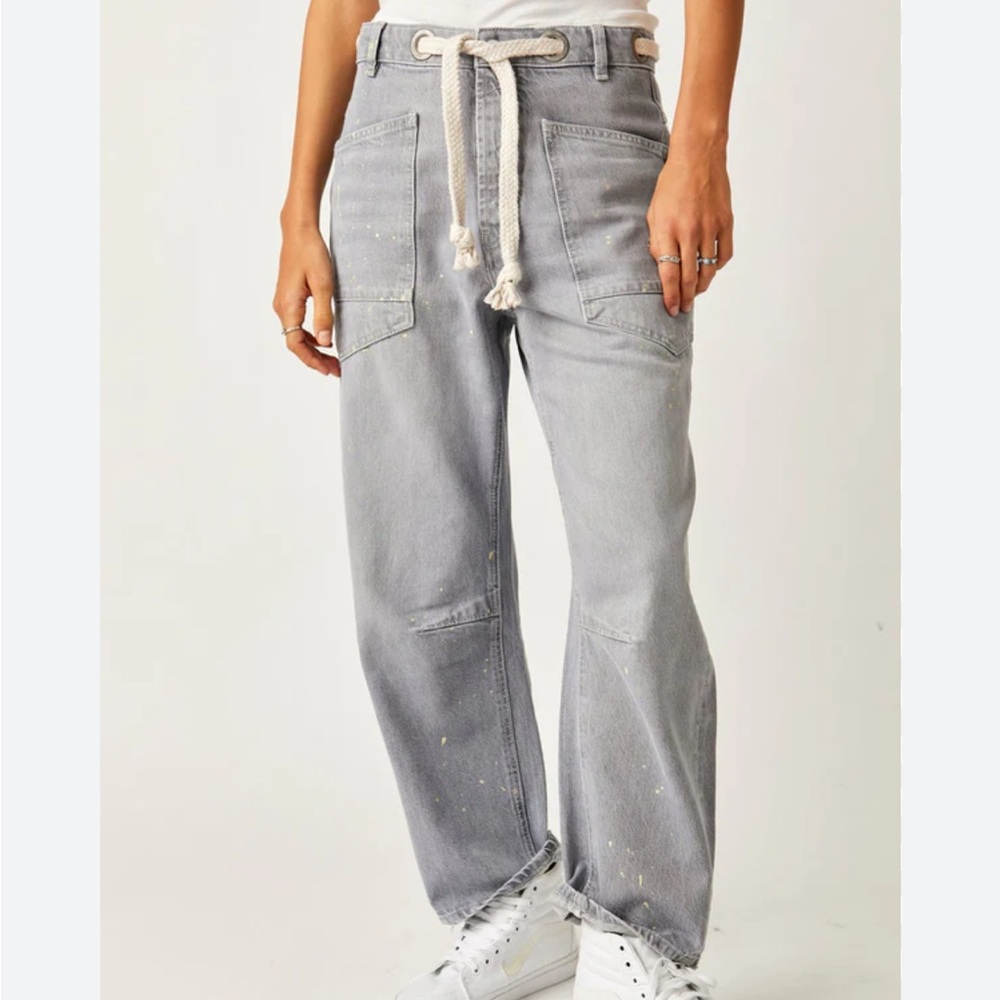 We the Free Moxie Barrel Light Gray Denim Jeans 28